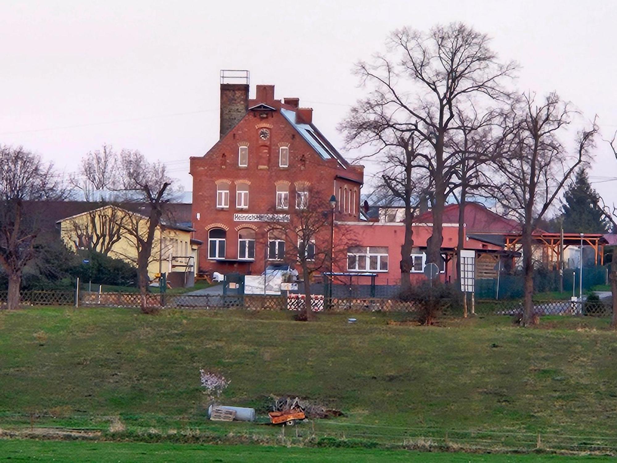Gaestewohnung Heinrich Heine Schule Bad Dürrenberg Esterno foto