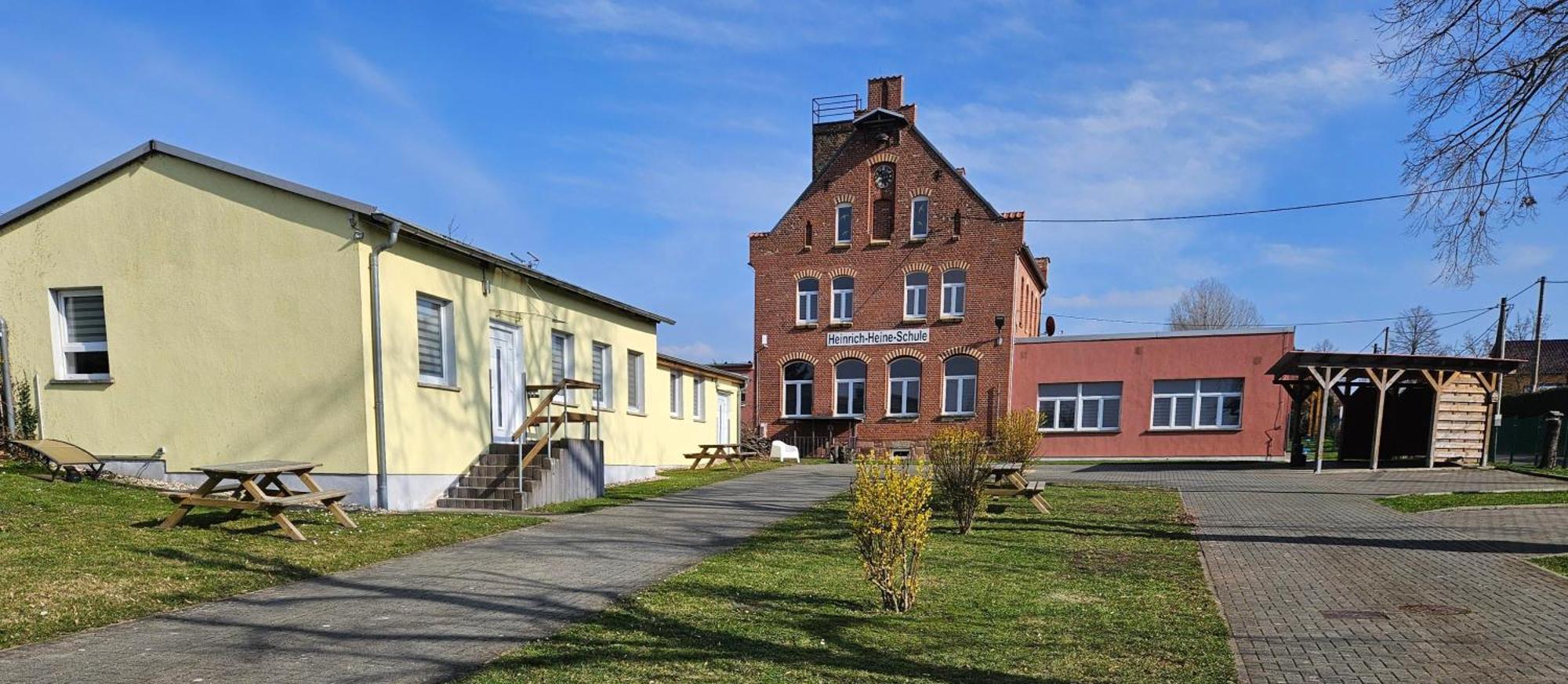 Gaestewohnung Heinrich Heine Schule Bad Dürrenberg Esterno foto